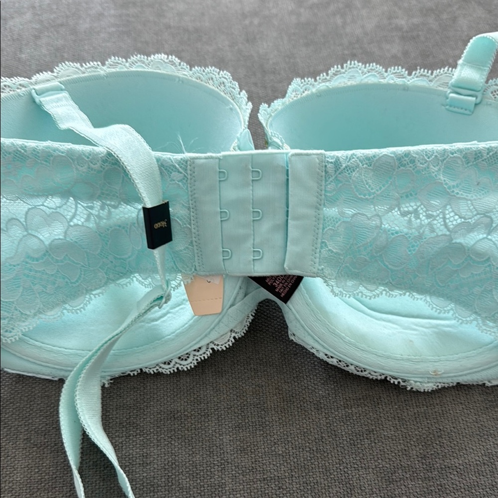 Victoria's Secret Green Lace Bra Intimates - Picture 4 of 4